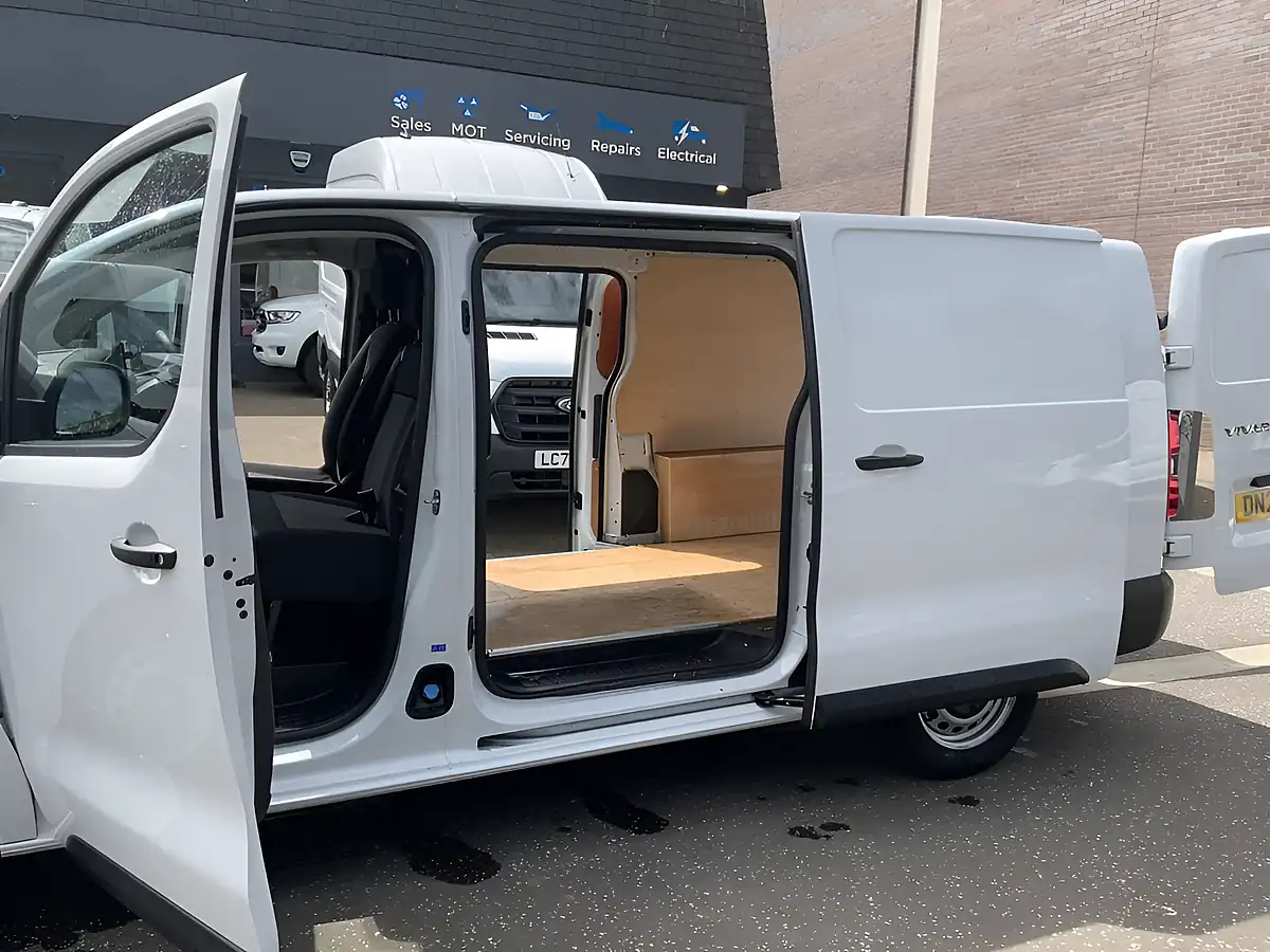 Used 2024 Vauxhall Vivaro Prime Xl White - Interior and Exterior details 10