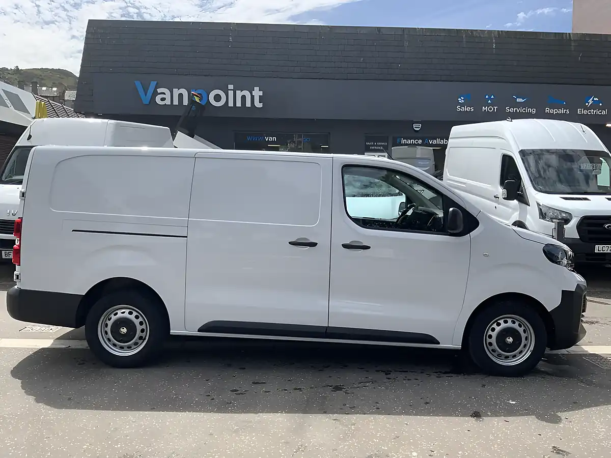 Used 2024 Vauxhall Vivaro Prime Xl White - Interior and Exterior details 11