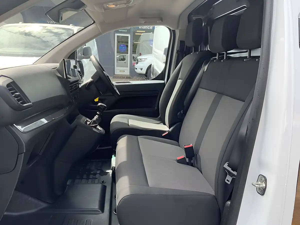 Used 2024 Vauxhall Vivaro Prime Xl White - Interior and Exterior details 15
