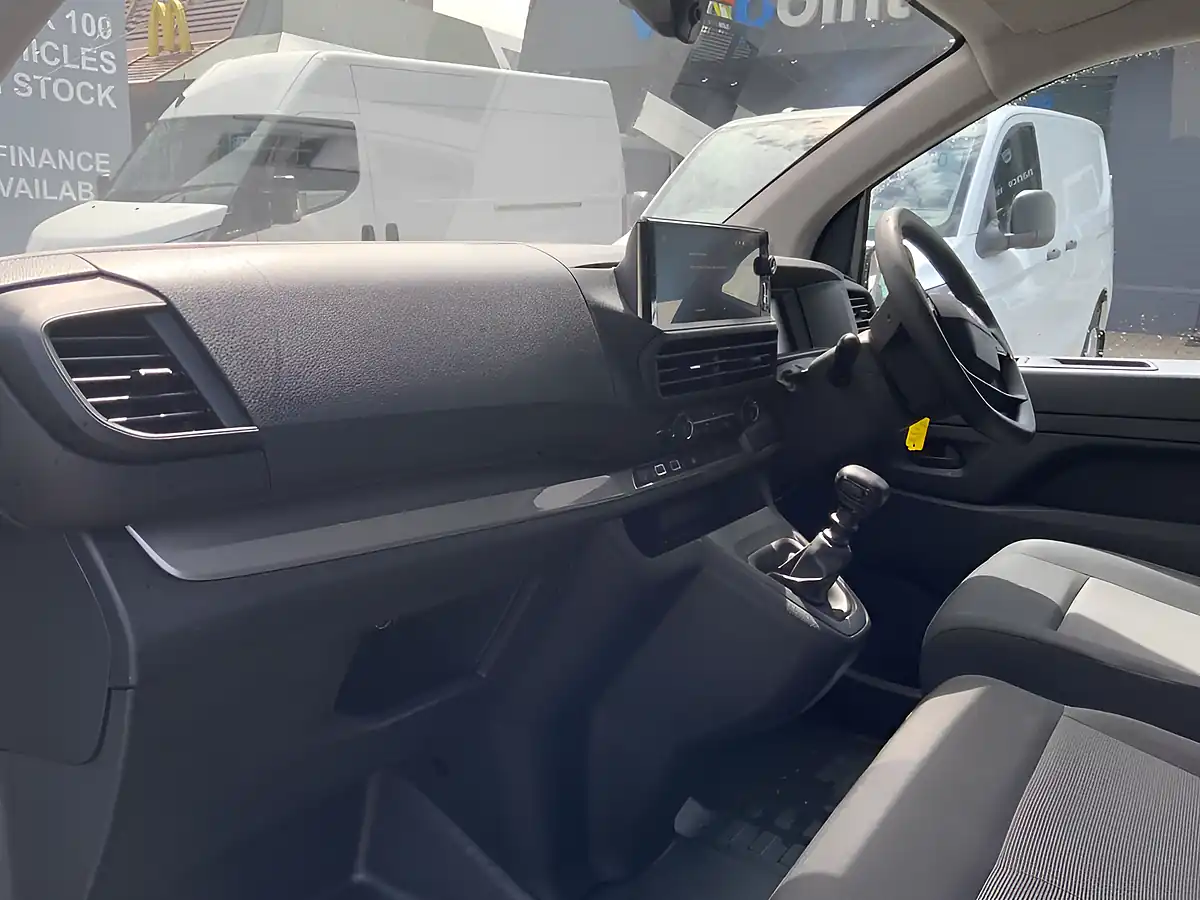 Used 2024 Vauxhall Vivaro Prime Xl White - Interior and Exterior details 16
