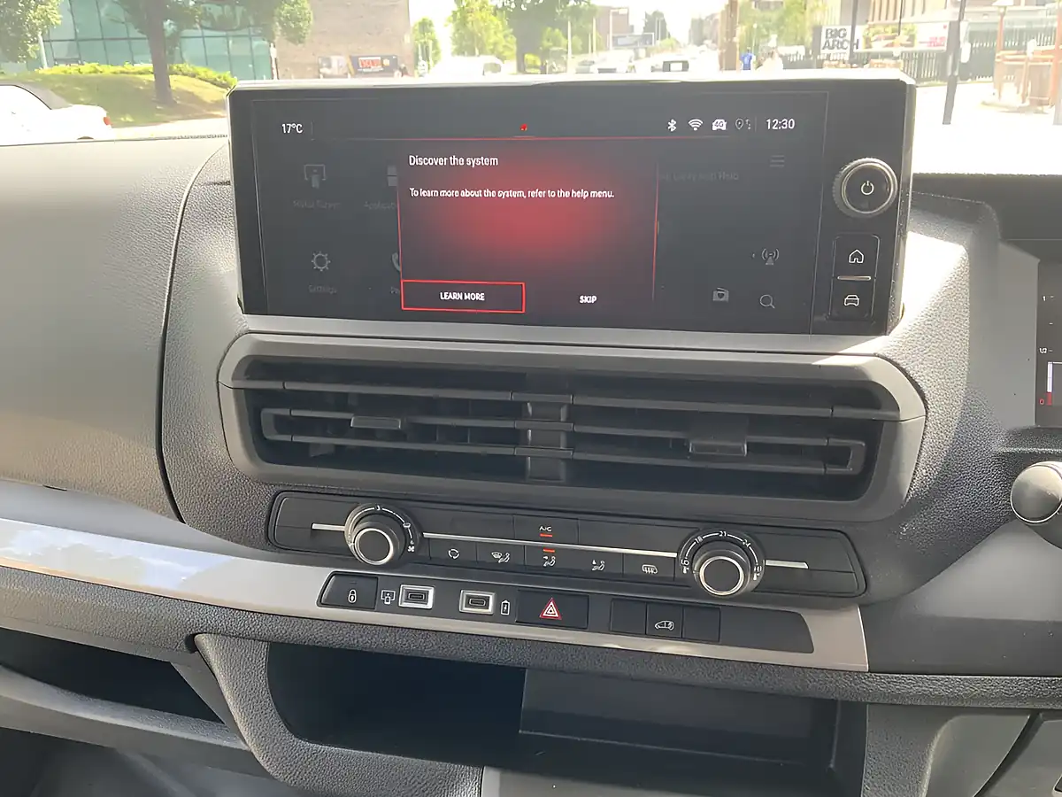 Used 2024 Vauxhall Vivaro Prime Xl White - Interior and Exterior details 17
