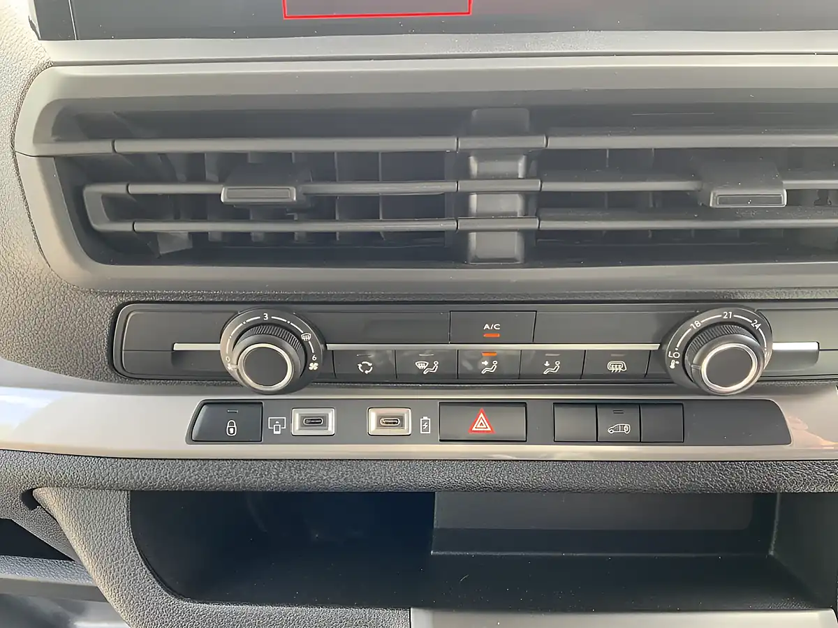 Used 2024 Vauxhall Vivaro Prime Xl White - Interior and Exterior details 19