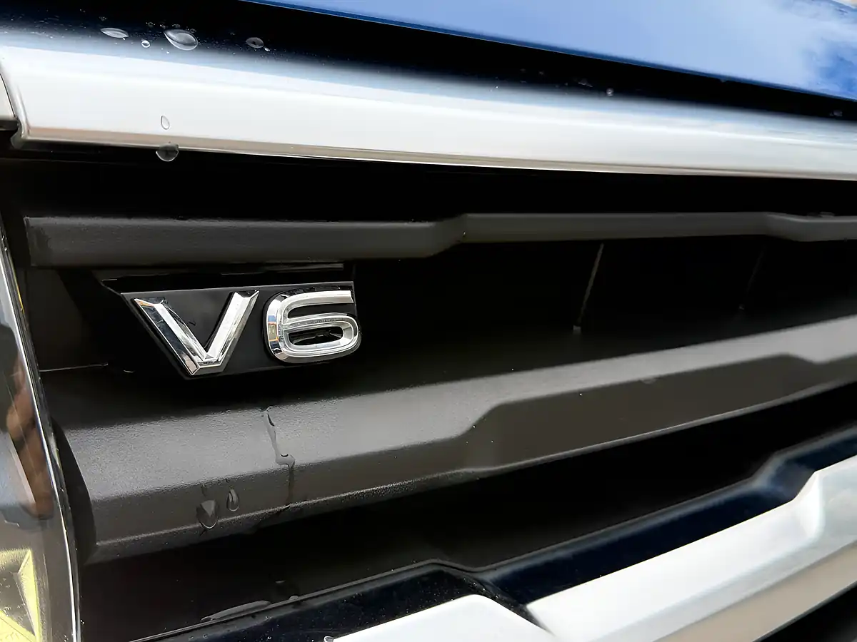 Used 2024 Volkswagen Amarok Aventura Bright Blue - Interior and Exterior details 12