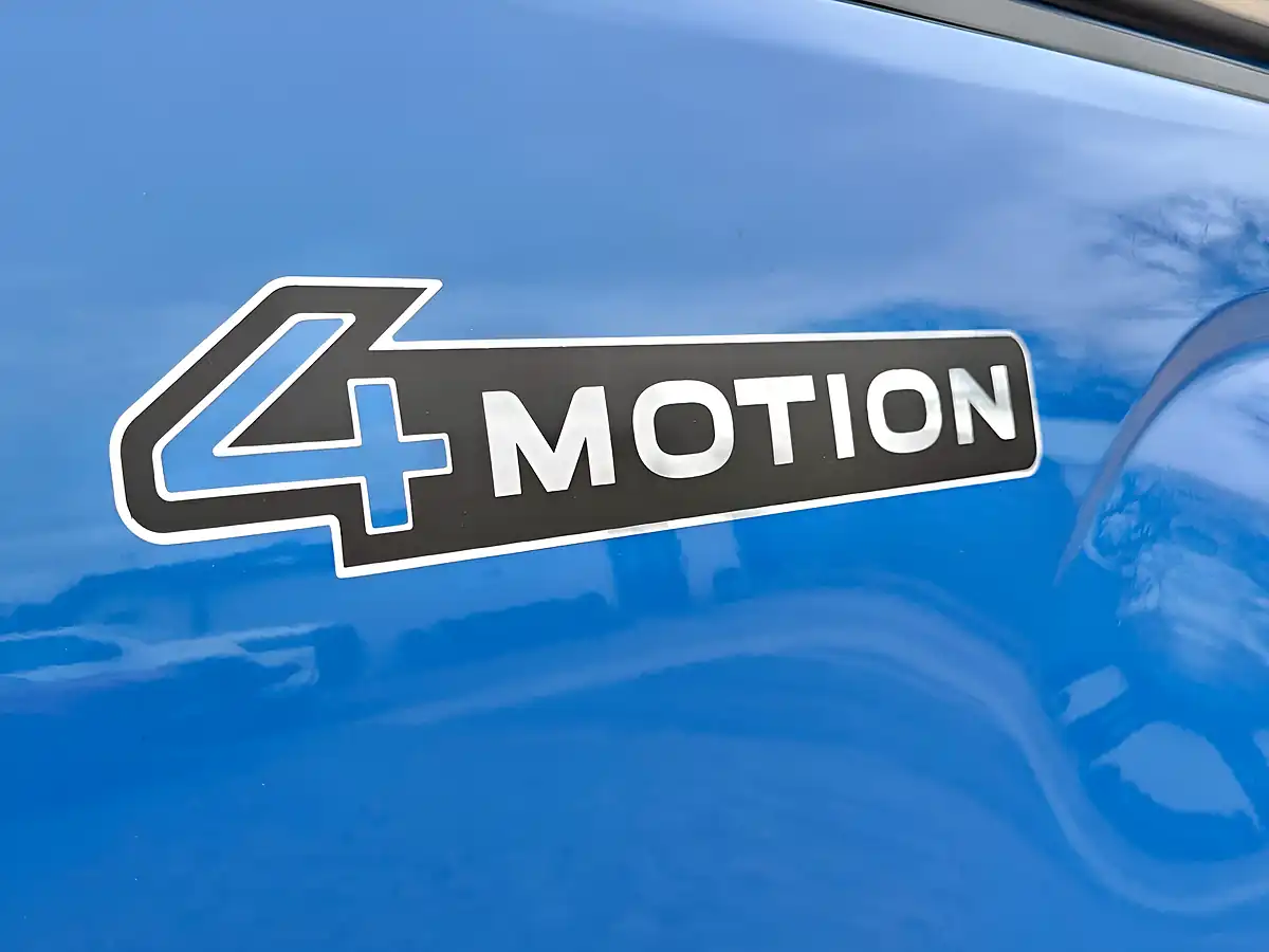Used 2024 Volkswagen Amarok Aventura Bright Blue - Interior and Exterior details 17