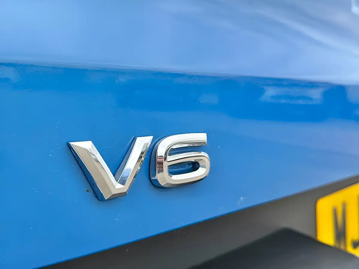 Used 2024 Volkswagen Amarok Aventura Bright Blue - Interior and Exterior details 18