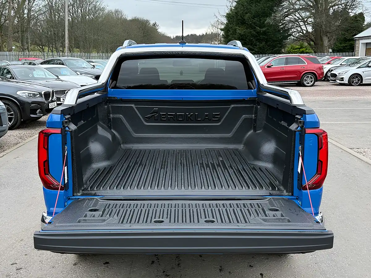 Used 2024 Volkswagen Amarok Aventura Bright Blue - Interior and Exterior details 19