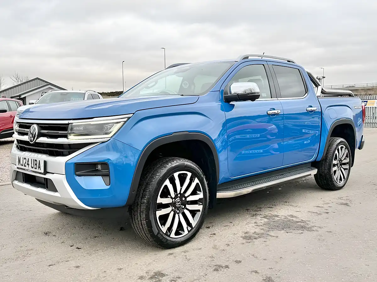 Used 2024 Volkswagen Amarok Aventura Bright Blue - Interior and Exterior details 3