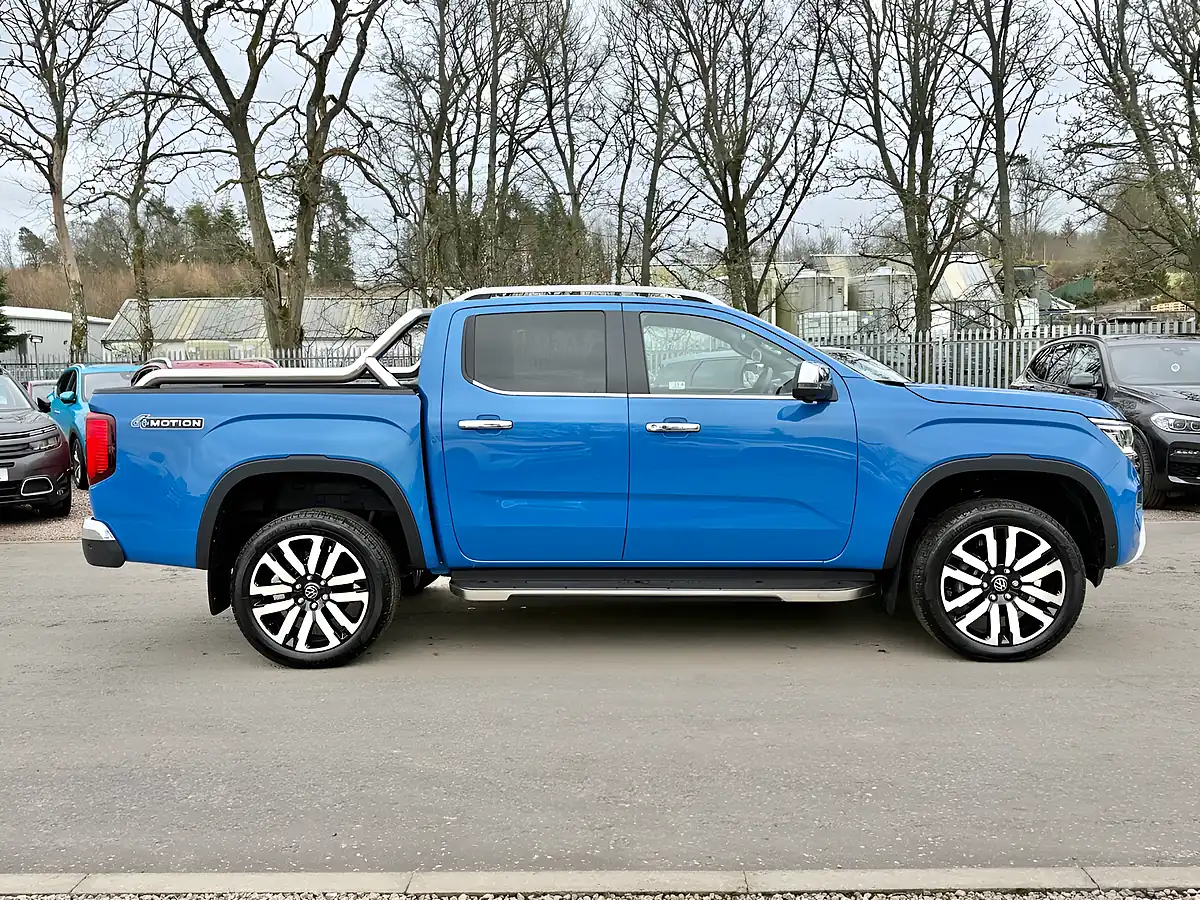 Used 2024 Volkswagen Amarok Aventura Bright Blue - Interior and Exterior details 4