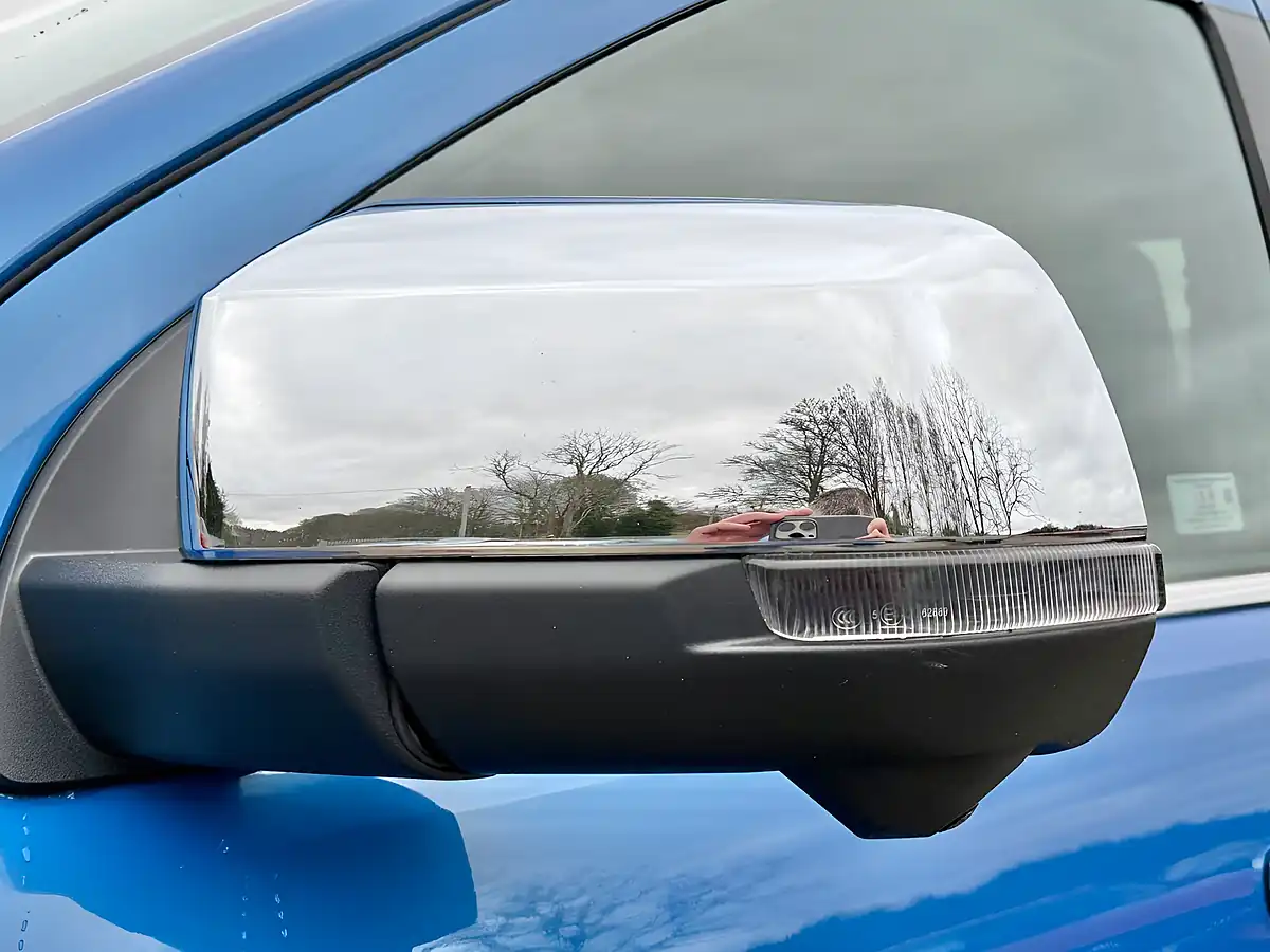 Used 2024 Volkswagen Amarok Aventura Bright Blue - Interior and Exterior details 9