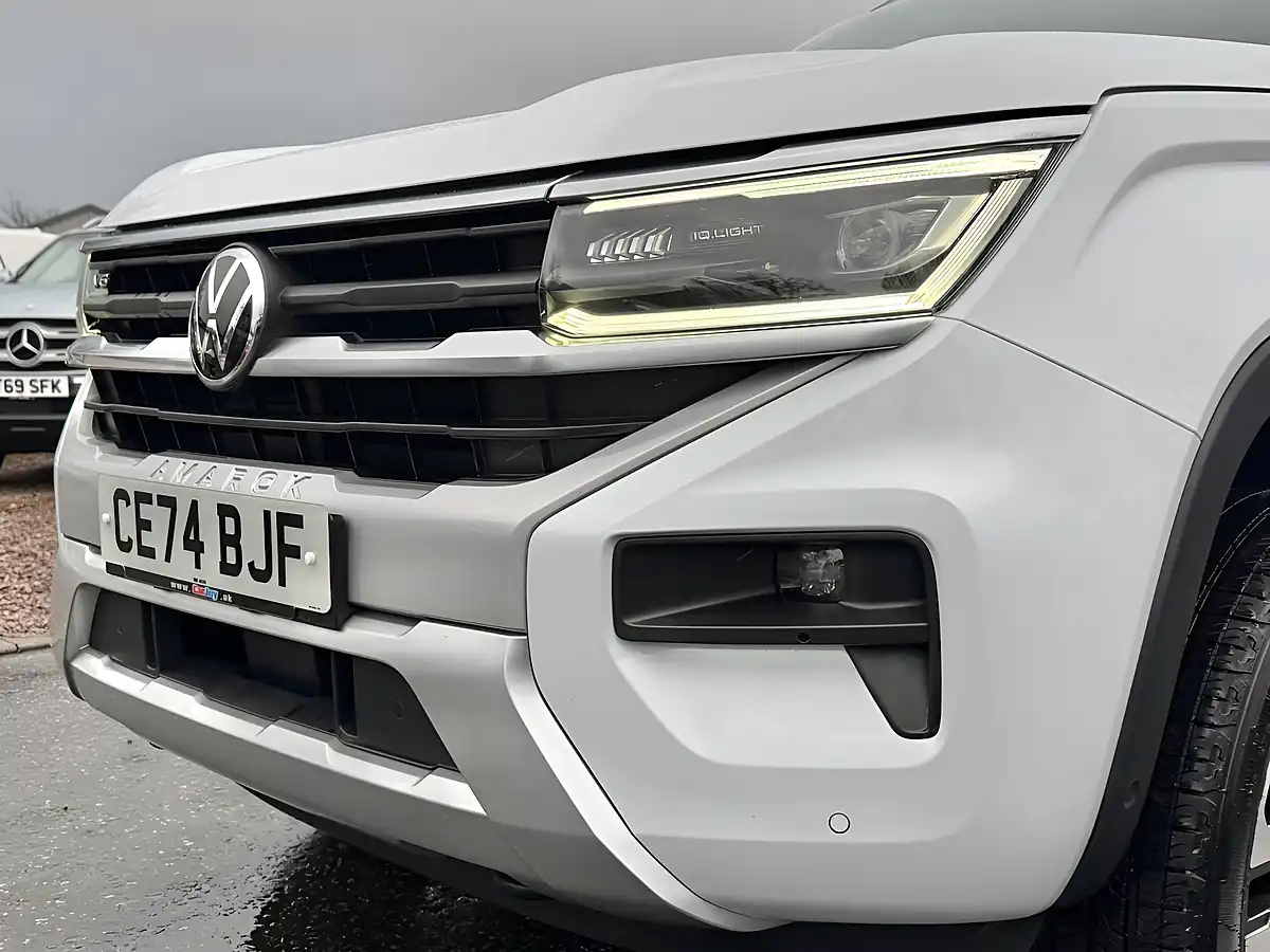 Used 2024 Volkswagen Amarok Aventura Clear White - Interior and Exterior details 11