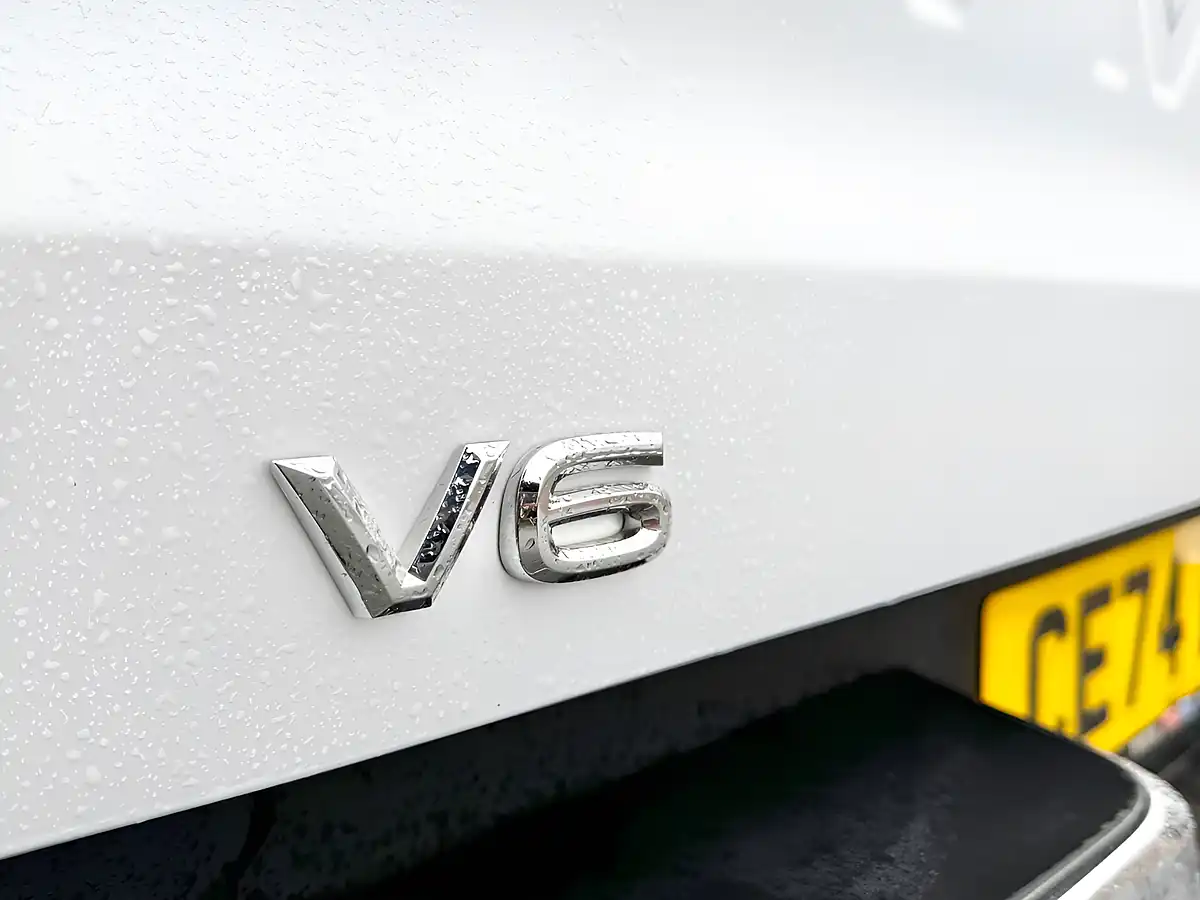 Used 2024 Volkswagen Amarok Aventura Clear White - Interior and Exterior details 18