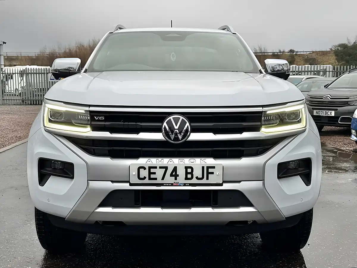 Used 2024 Volkswagen Amarok Aventura Clear White - Interior and Exterior details 2