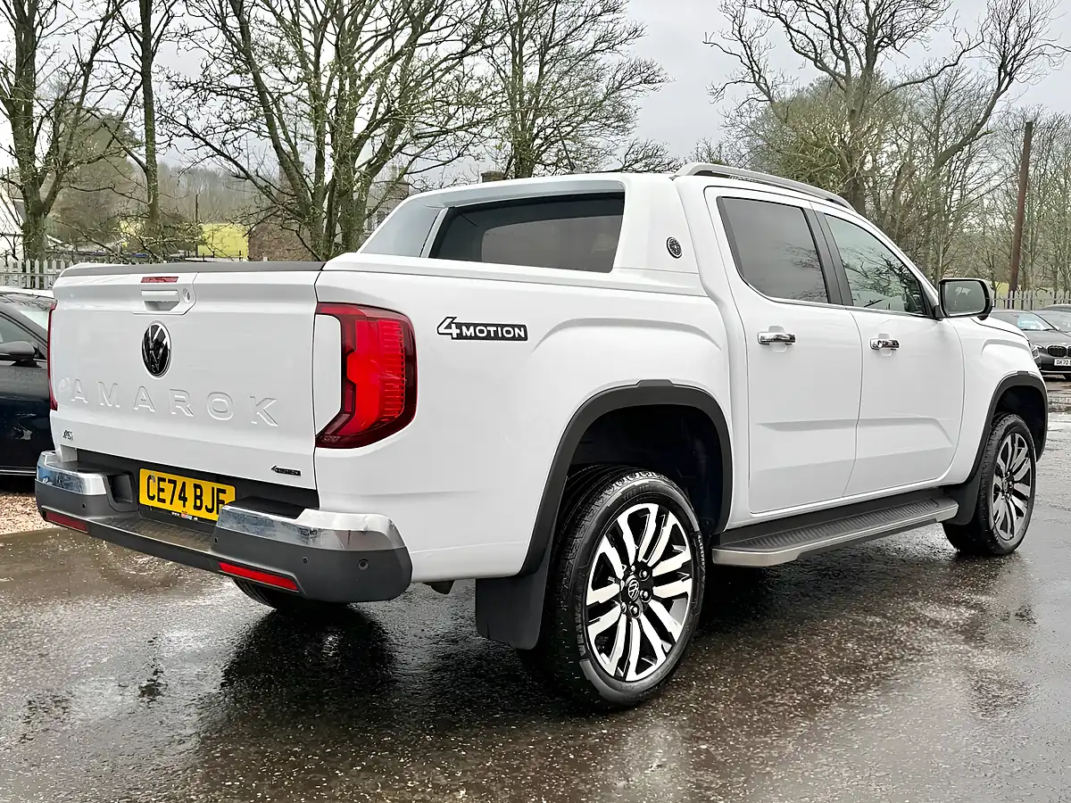 Used 2024 Volkswagen Amarok Aventura Clear White - Interior and Exterior details 5