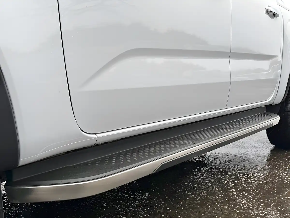 Used 2024 Volkswagen Amarok Aventura Clear White - Interior and Exterior details 9