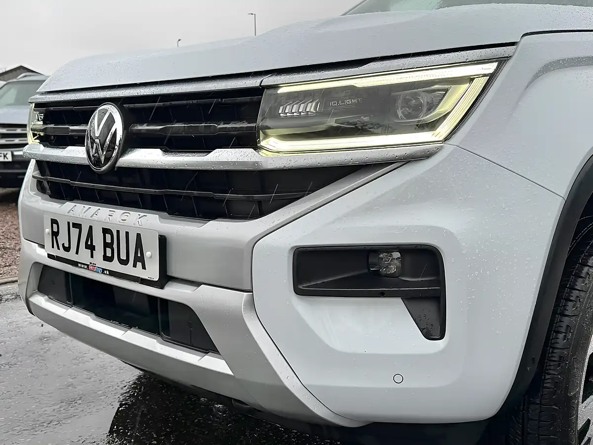 Used 2024 Volkswagen Amarok Aventura Clear White - Interior and Exterior details 10