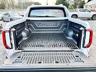 Used 2024 Volkswagen Amarok Aventura Clear White - Interior and Exterior details 17