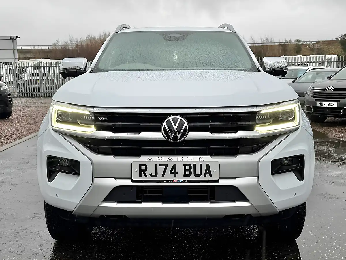 Used 2024 Volkswagen Amarok Aventura Clear White - Interior and Exterior details 2