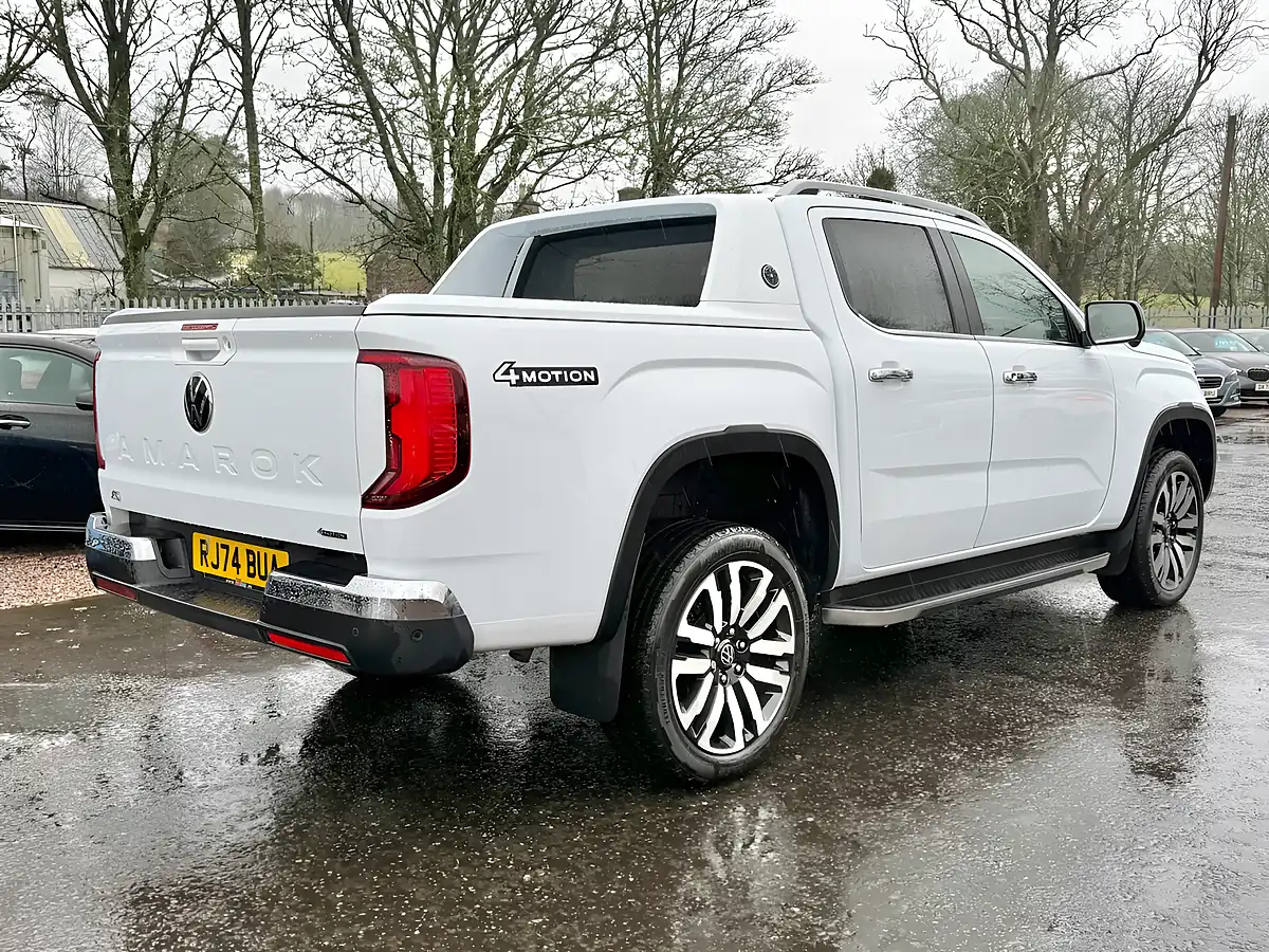 Used 2024 Volkswagen Amarok Aventura Clear White - Interior and Exterior details 5