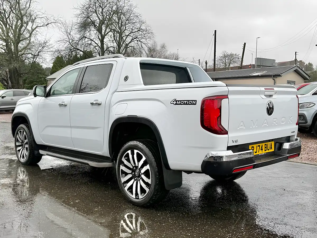 Used 2024 Volkswagen Amarok Aventura Clear White - Interior and Exterior details 6