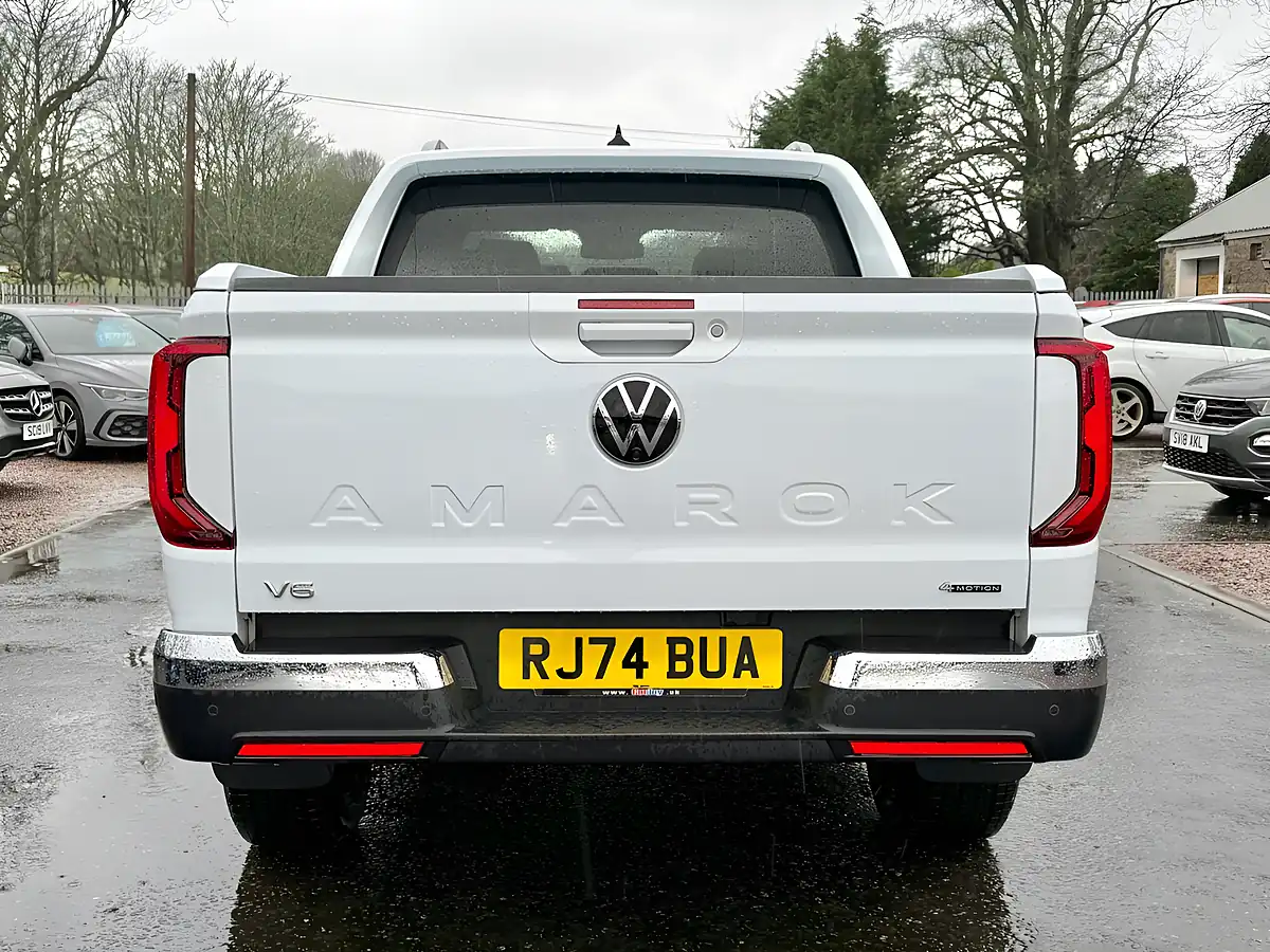 Used 2024 Volkswagen Amarok Aventura Clear White - Interior and Exterior details 7