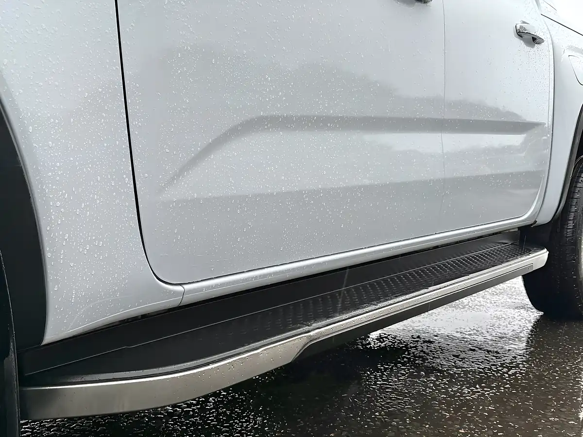Used 2024 Volkswagen Amarok Aventura Clear White - Interior and Exterior details 9