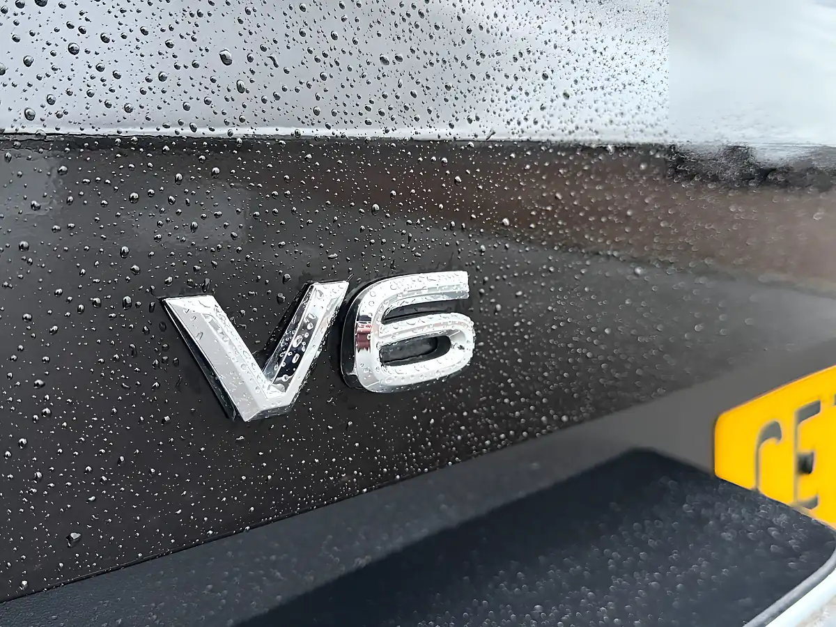 Used 2024 Volkswagen Amarok Aventura Midnight Black - Interior and Exterior details 15