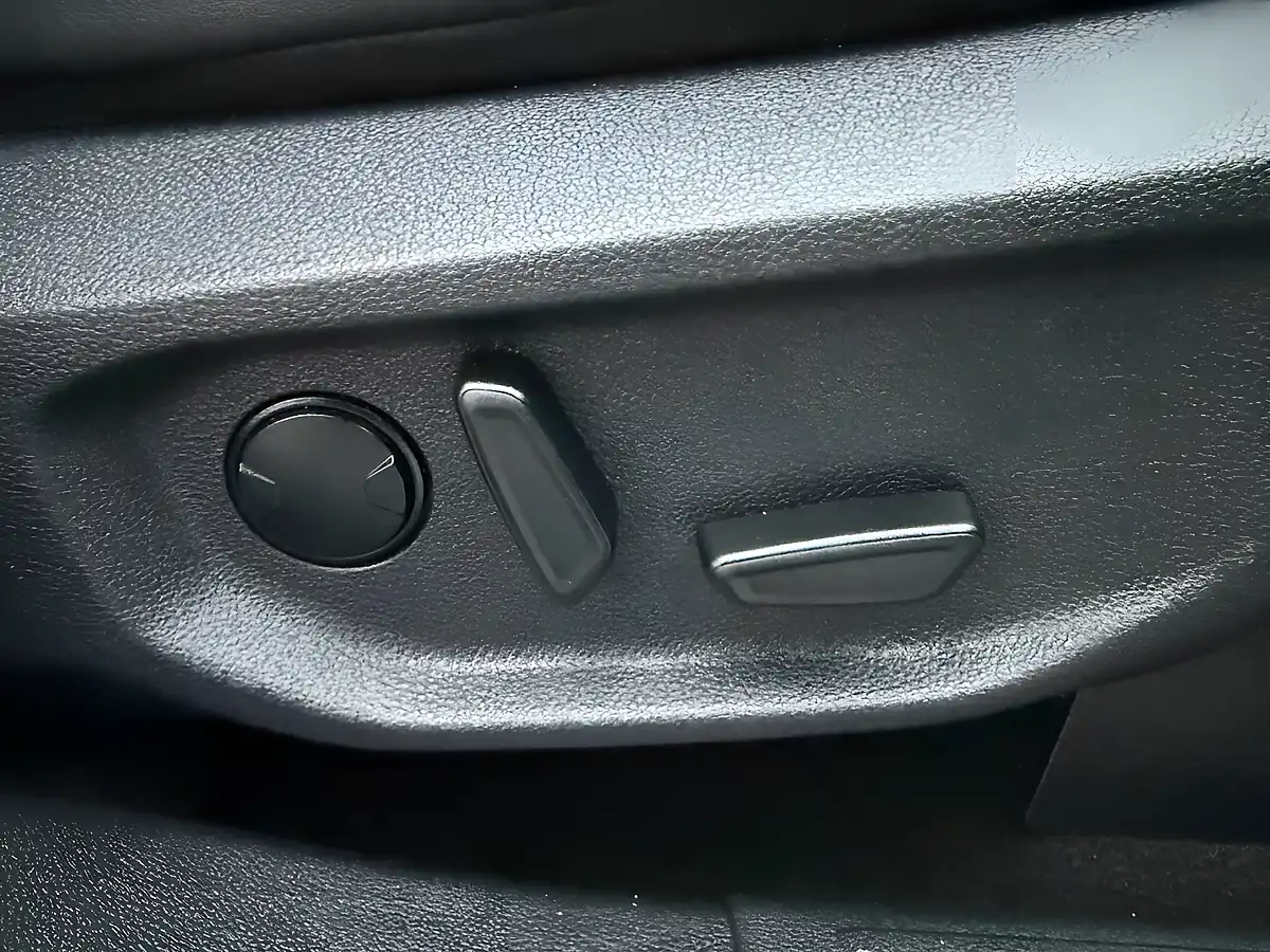 Used 2024 Volkswagen Amarok Aventura Midnight Black - Interior and Exterior details 18