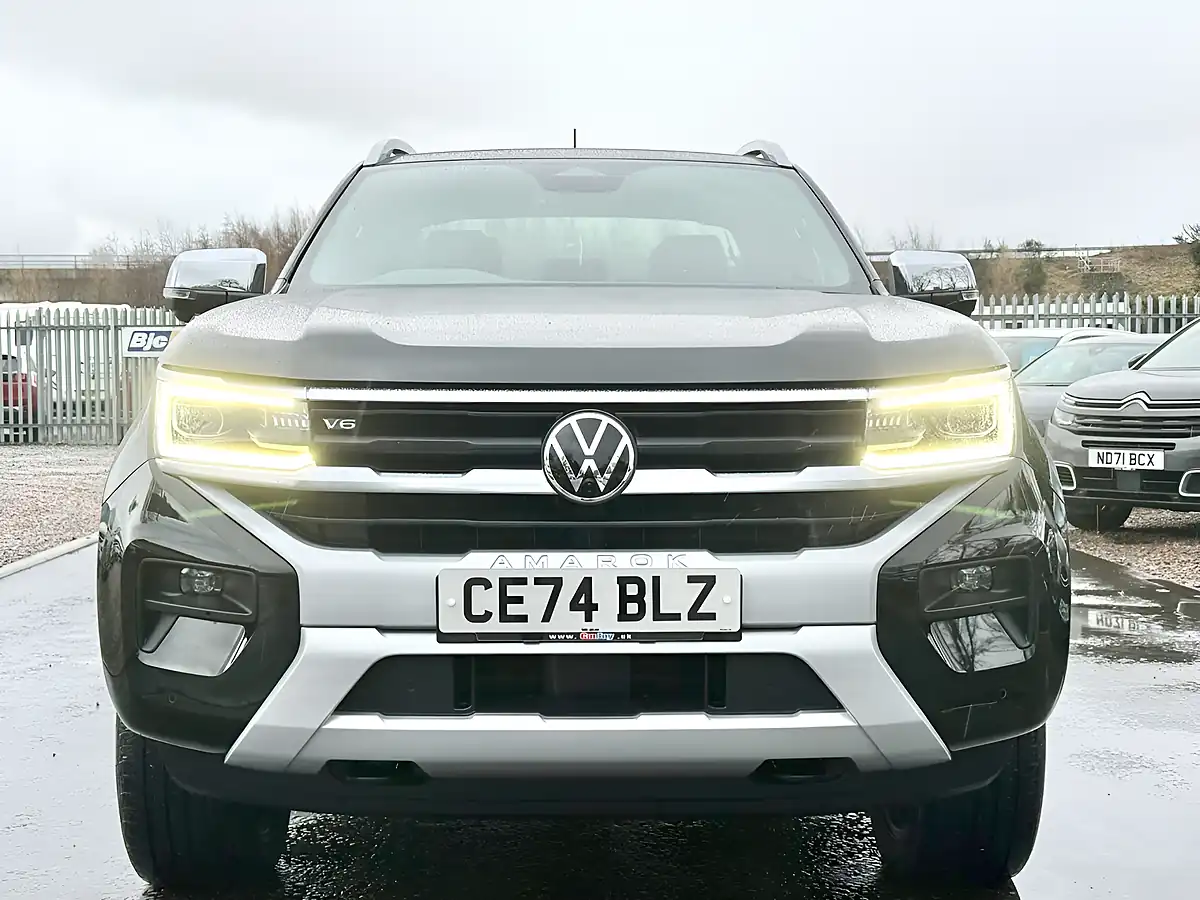 Used 2024 Volkswagen Amarok Aventura Midnight Black - Interior and Exterior details 2