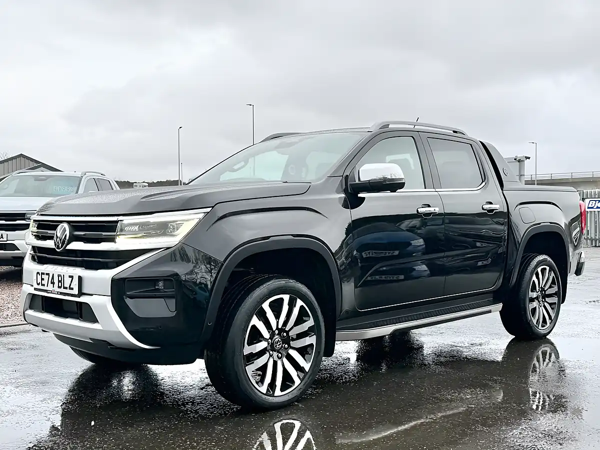 Used 2024 Volkswagen Amarok Aventura Midnight Black - Interior and Exterior details 3