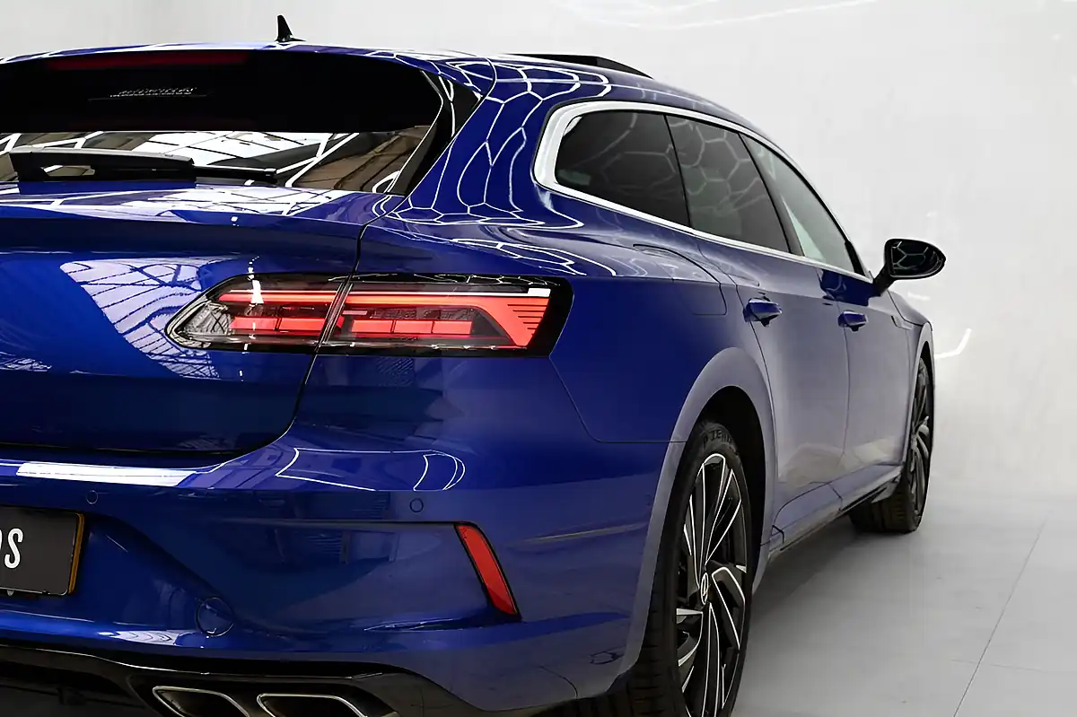 Used 2024 Volkswagen Arteon R Shooting Brake Blue - Interior and Exterior details 10