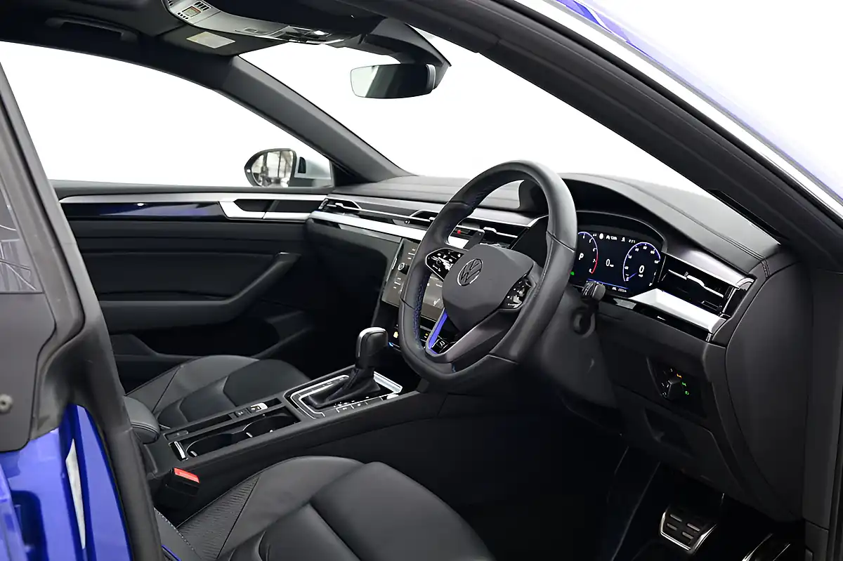 Used 2024 Volkswagen Arteon R Shooting Brake Blue - Interior and Exterior details 13
