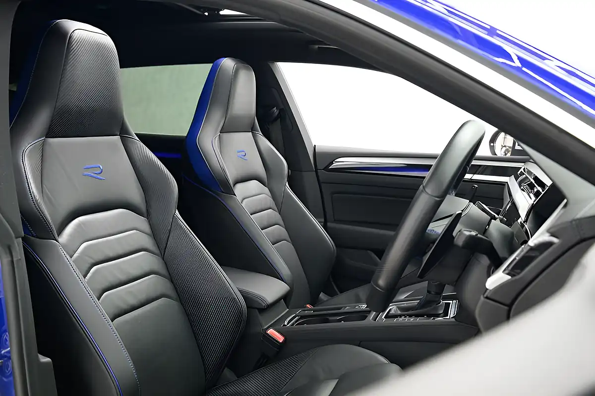 Used 2024 Volkswagen Arteon R Shooting Brake Blue - Interior and Exterior details 14