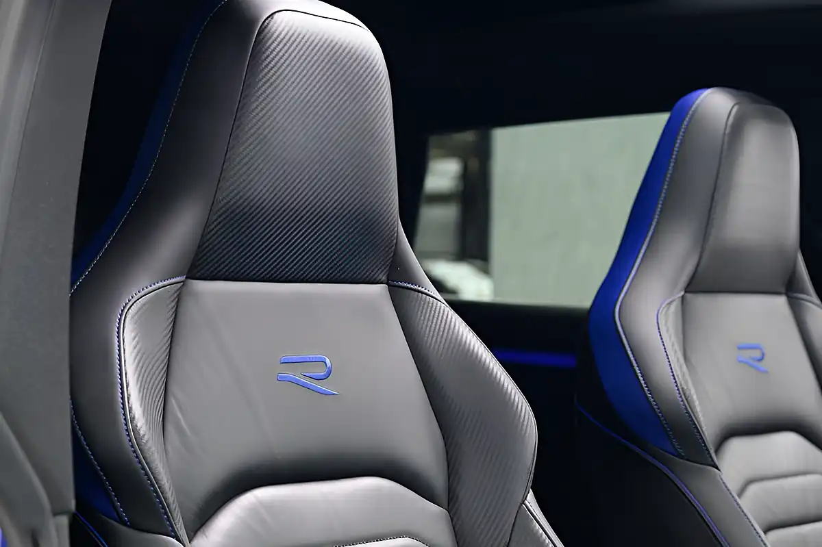 Used 2024 Volkswagen Arteon R Shooting Brake Blue - Interior and Exterior details 15