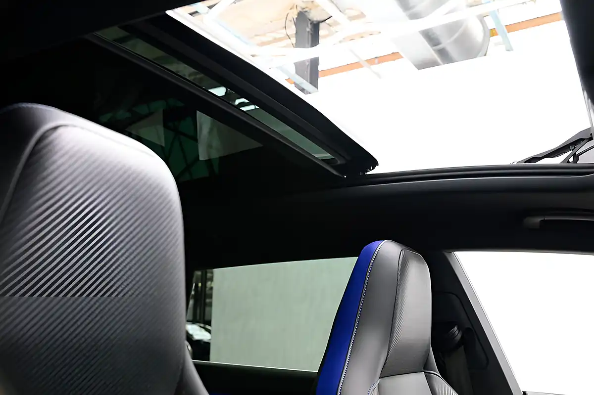 Used 2024 Volkswagen Arteon R Shooting Brake Blue - Interior and Exterior details 18
