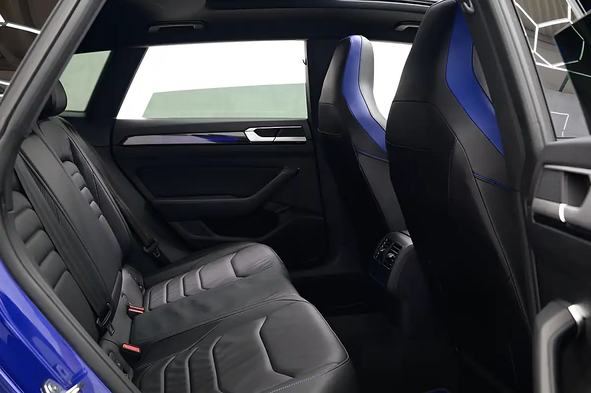 Used 2024 Volkswagen Arteon R Shooting Brake Blue - Interior and Exterior details 19