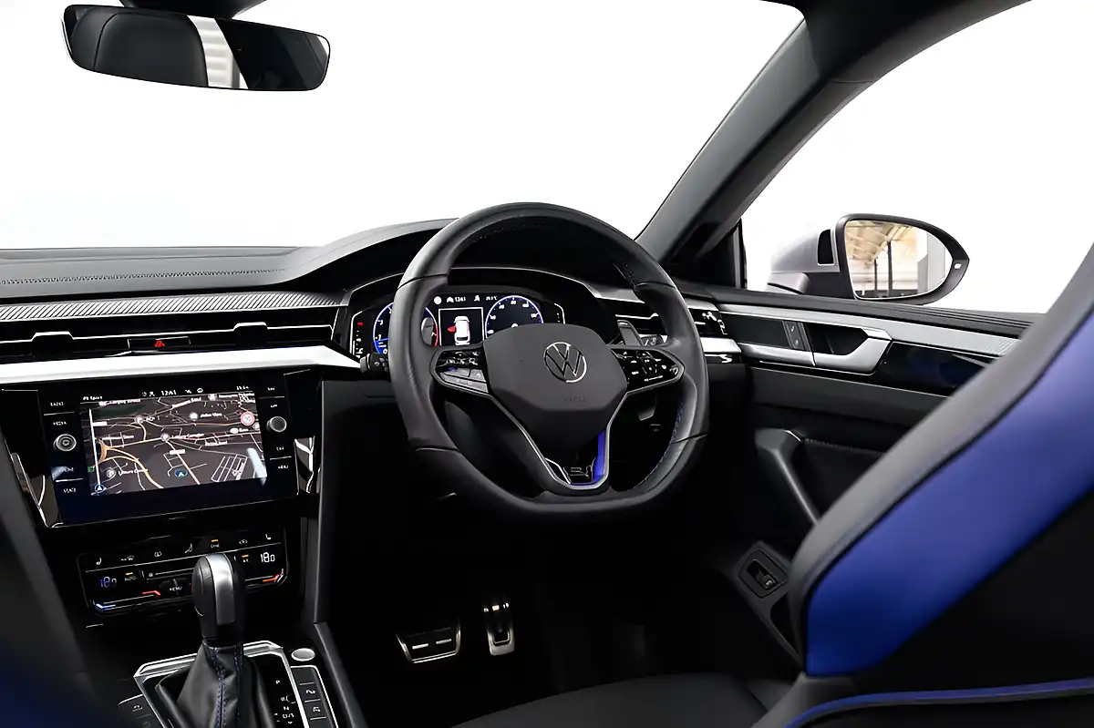 Used 2024 Volkswagen Arteon R Shooting Brake Blue - Interior and Exterior details 3