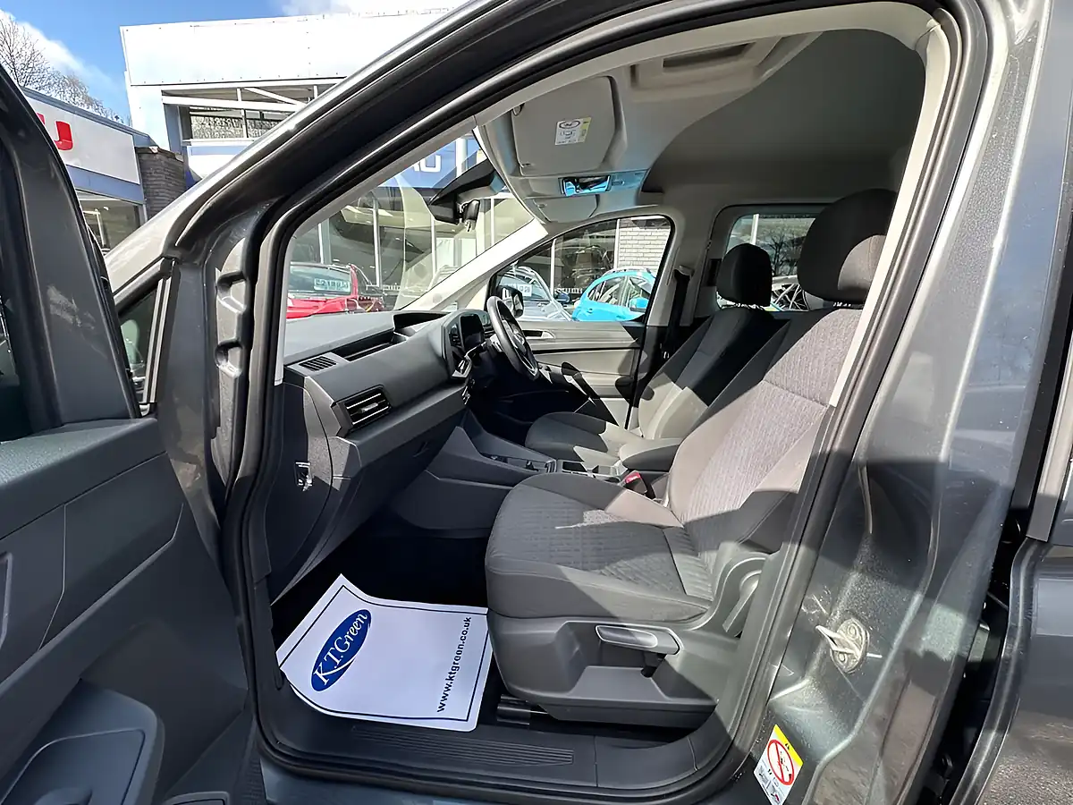 Used 2024 Volkswagen Caddy Maxi Life Indium Grey - Interior and Exterior details 11