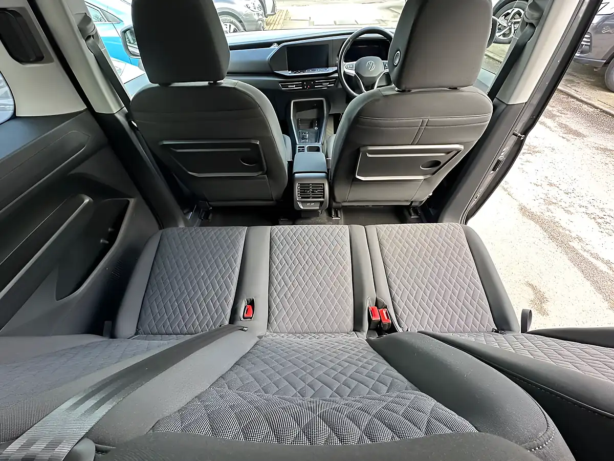 Used 2024 Volkswagen Caddy Maxi Life Indium Grey - Interior and Exterior details 13