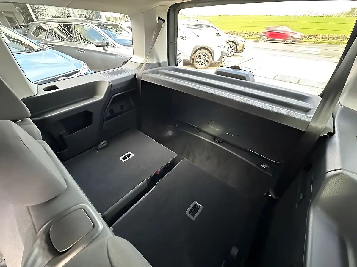 Used 2024 Volkswagen Caddy Maxi Life Indium Grey - Interior and Exterior details 15