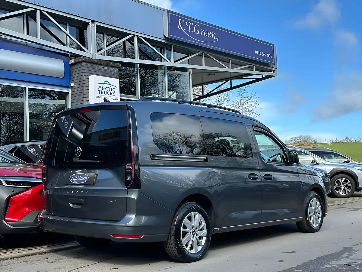 Used 2024 Volkswagen Caddy Maxi Life Indium Grey - Interior and Exterior details 4