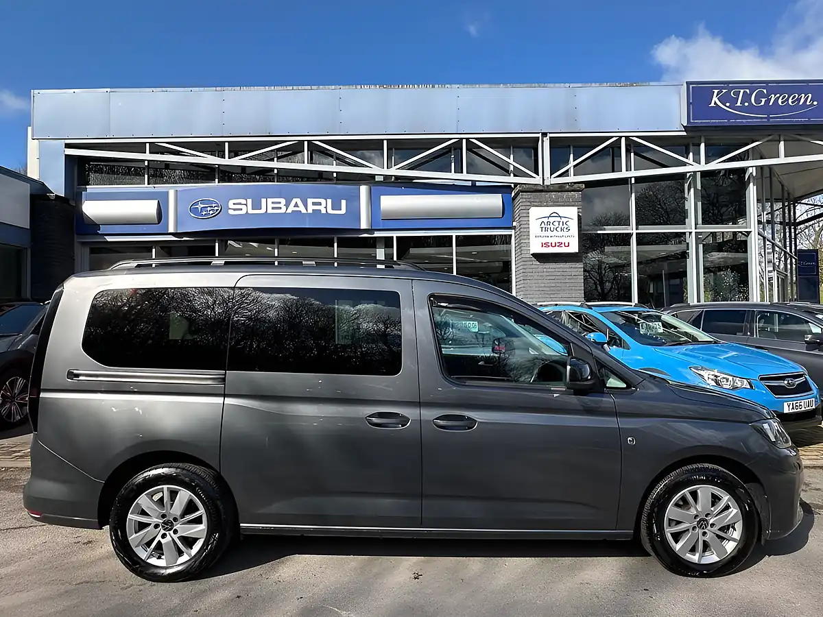 Used 2024 Volkswagen Caddy Maxi Life Indium Grey - Interior and Exterior details 5