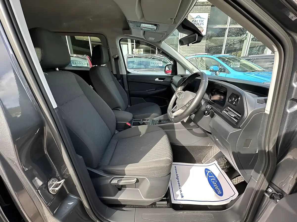 Used 2024 Volkswagen Caddy Maxi Life Indium Grey - Interior and Exterior details 7