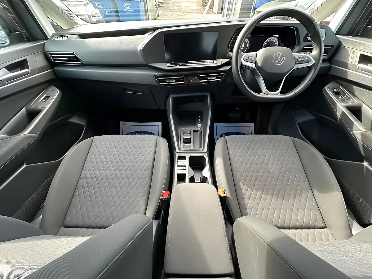 Used 2024 Volkswagen Caddy Maxi Life Indium Grey - Interior and Exterior details 9