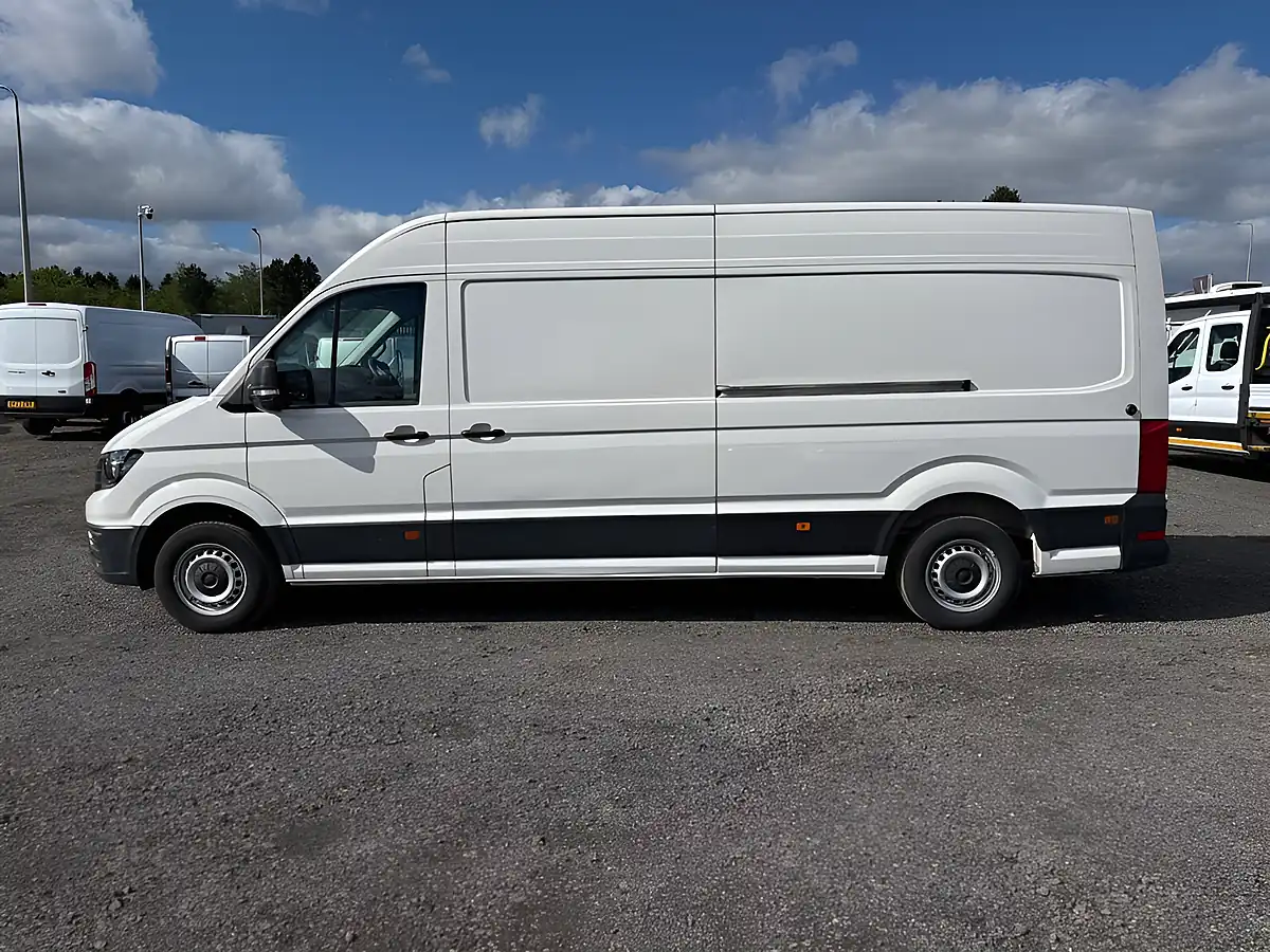 Used 2024 Volkswagen Crafter Commerce Plus White - Interior and Exterior details 4