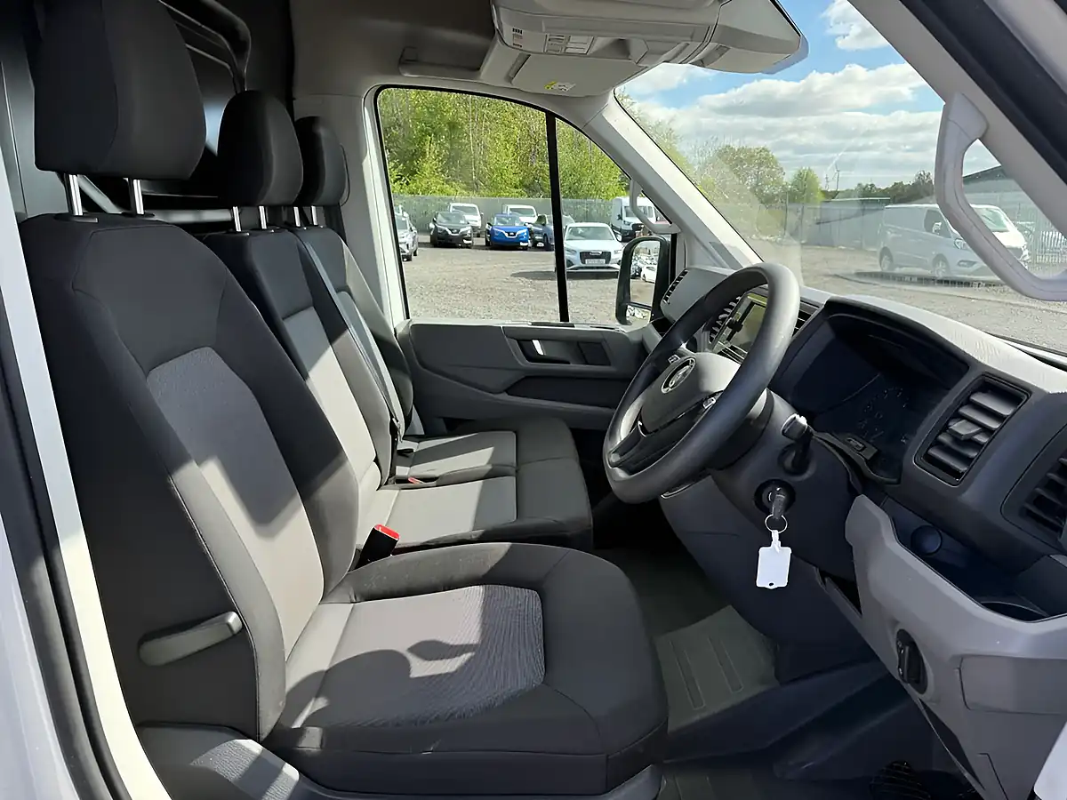 Used 2024 Volkswagen Crafter Commerce Plus White - Interior and Exterior details 9