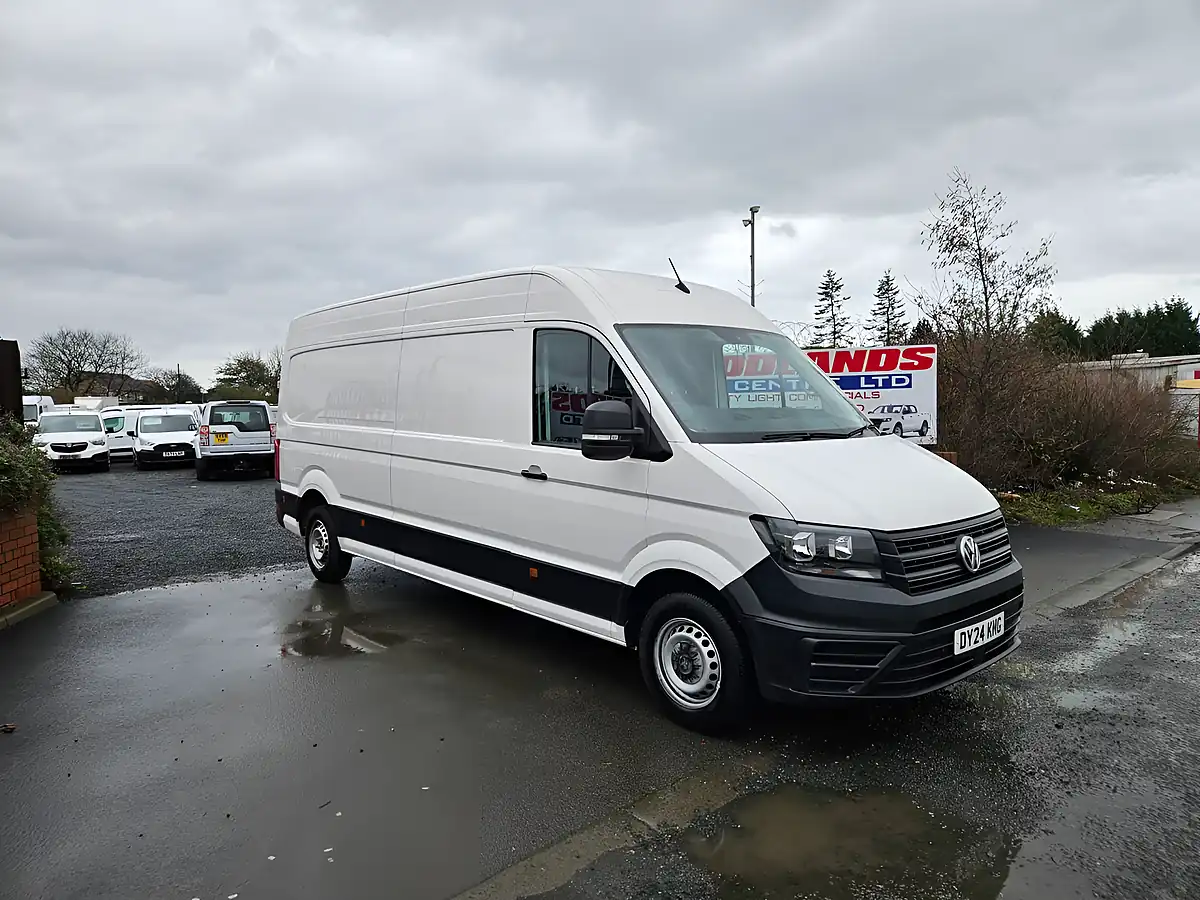 Used 2024 Volkswagen Crafter CR35 Lwb White - Front View