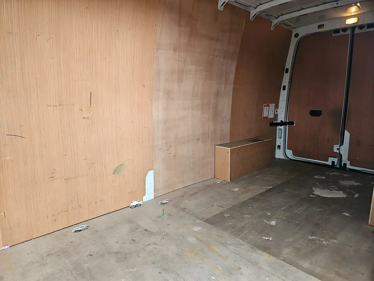 Used 2024 Volkswagen Crafter CR35 Lwb White - Interior and Exterior details 10