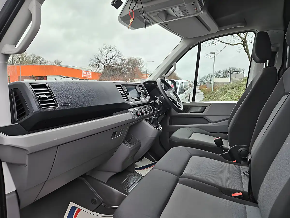 Used 2024 Volkswagen Crafter CR35 Lwb White - Interior and Exterior details 11