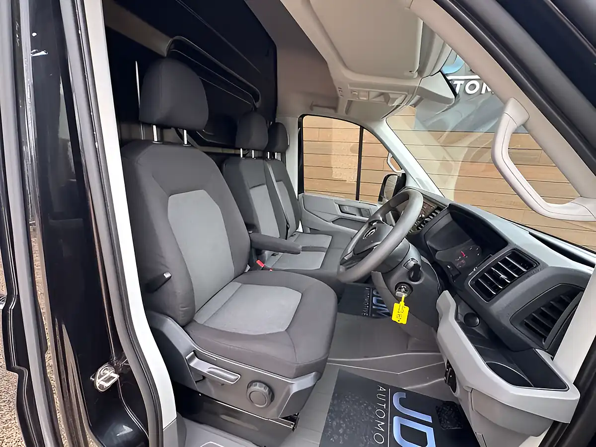 Used 2024 Volkswagen Crafter Trendline Black - Interior and Exterior details 12