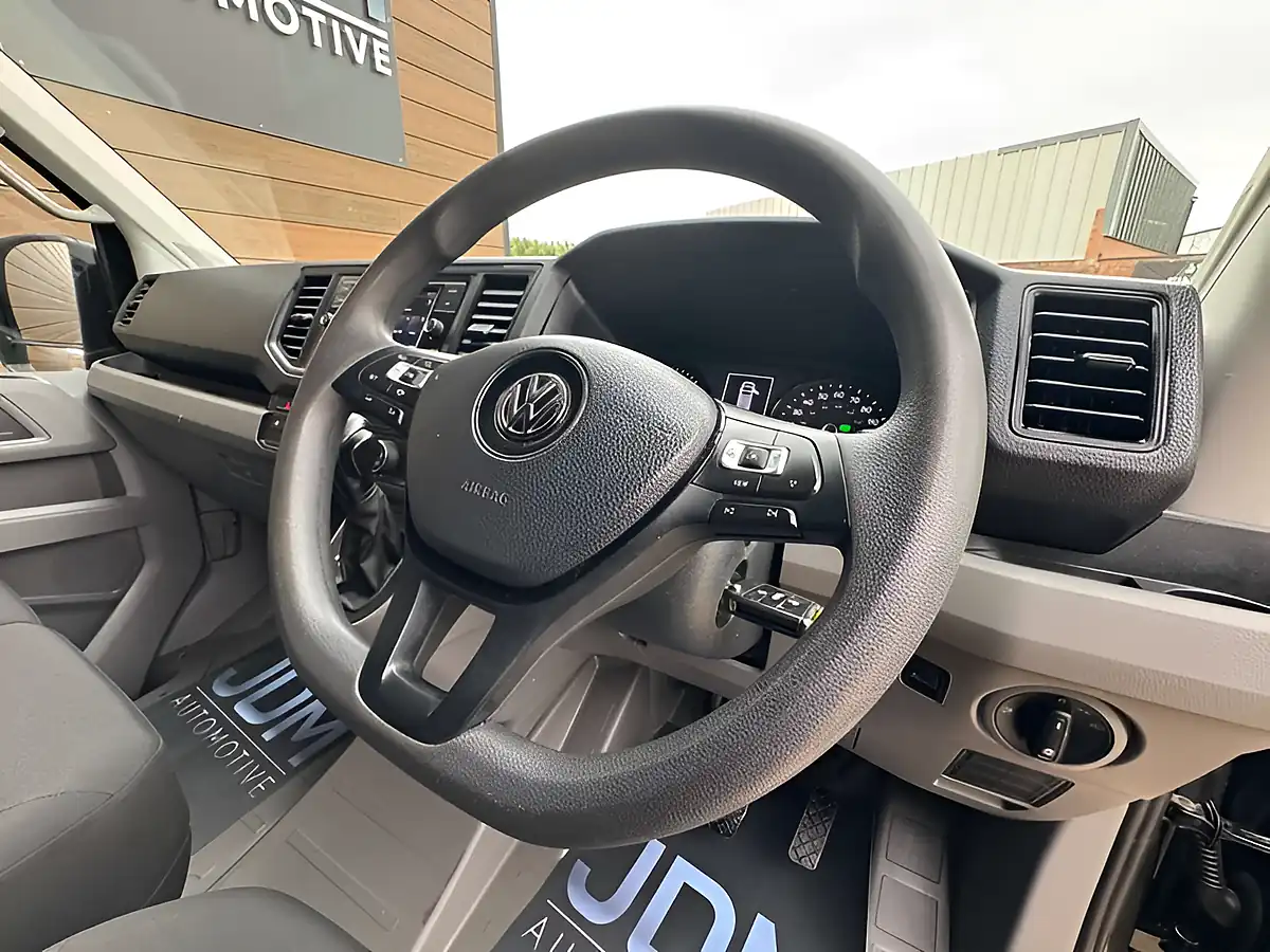 Used 2024 Volkswagen Crafter Trendline Black - Interior and Exterior details 16